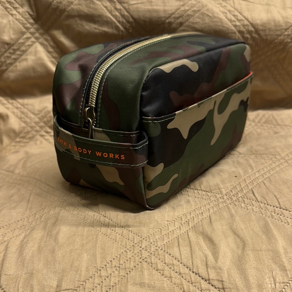 Bath & Body Works Green and Brown Toiletry Bag